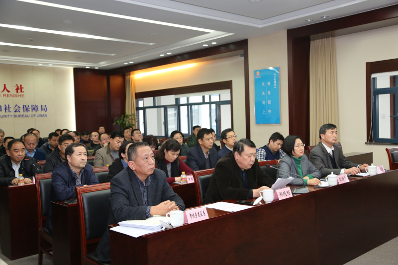 濟南市組織參加全省保障2017年春節(jié)前農民工工資支付工作視頻會議濟南分會場